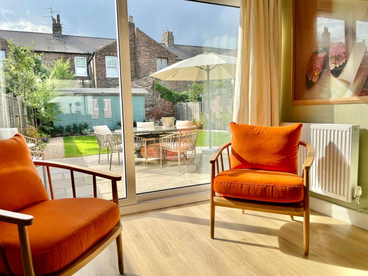 Central Townhouse With Free Off Road Parking And Garden York Exterior photo